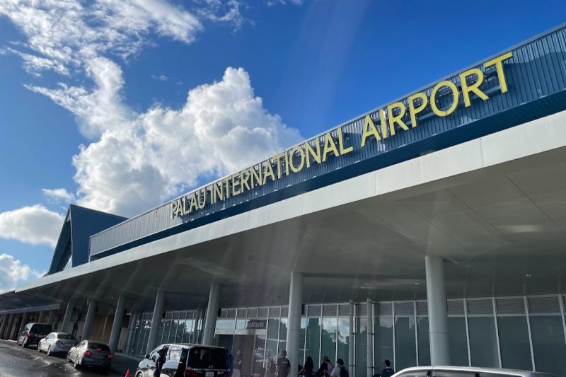 パラオ国際空港はとてもきれいにリニューアルしていました