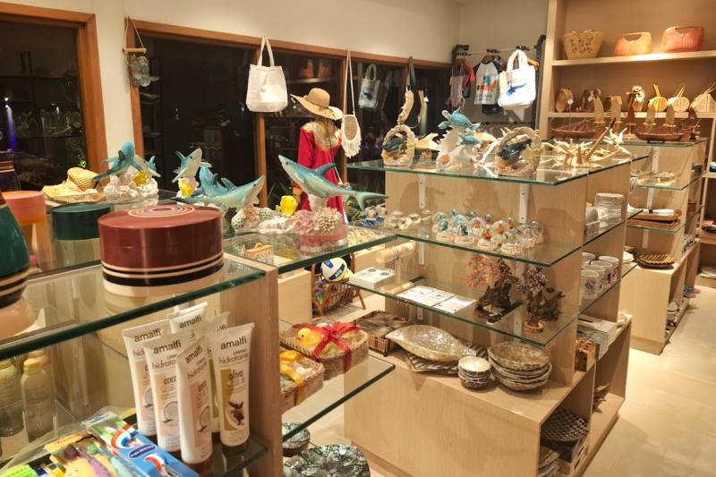 お土産屋さんにはかわいい小物がたくさん