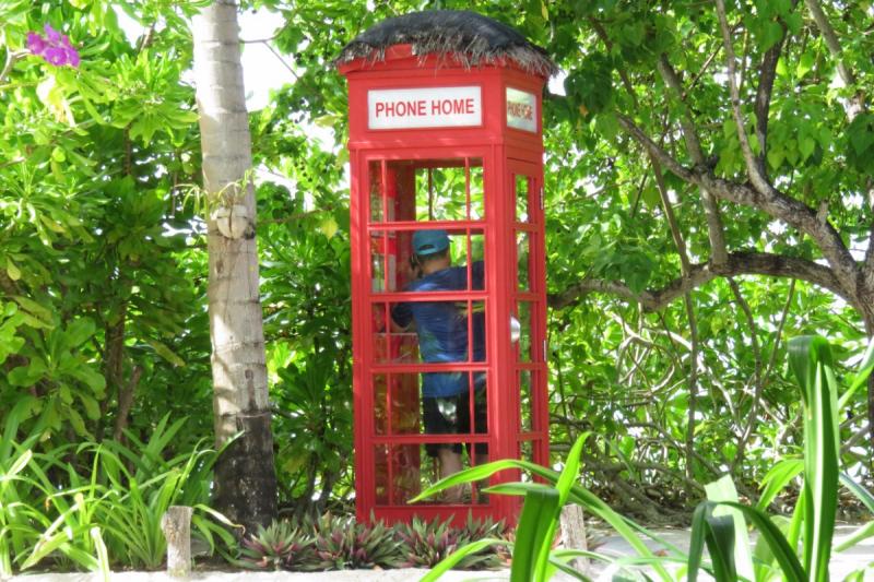 こちらの電話BOXは世界中どこでも無料で電話をかけることができます