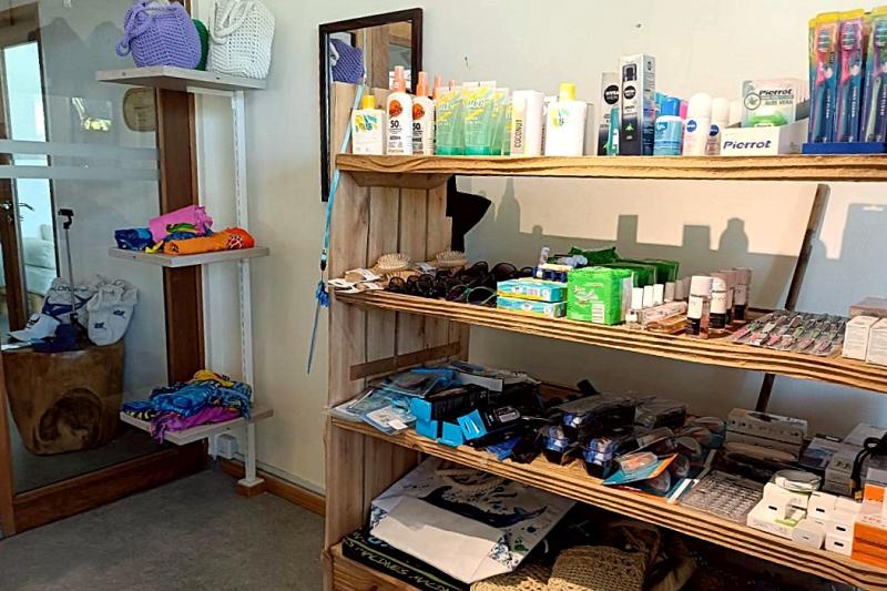 日用品やお土産品を売るショップ