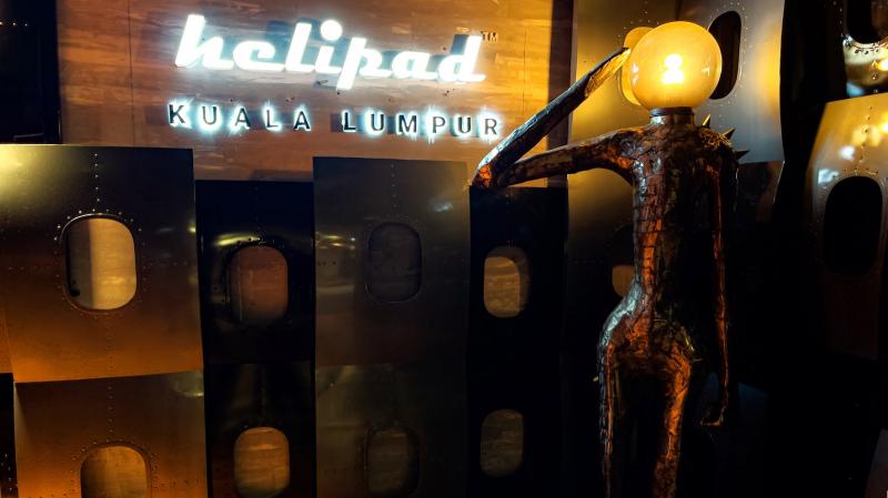 ヘリ ラウンジ バー