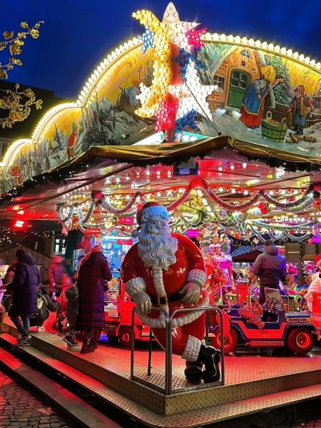 日本にはないクリスマスマーケットにメリーゴーランド！ 子供たちよりも大人の方が楽しんでいました！