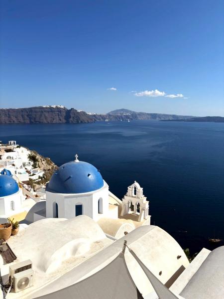 イアのブルードーム（サントリーニ島）