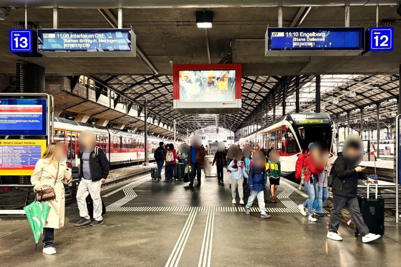 ルツェルン駅構内の様子。エンゲルベルク行きは12番ホームから出発です