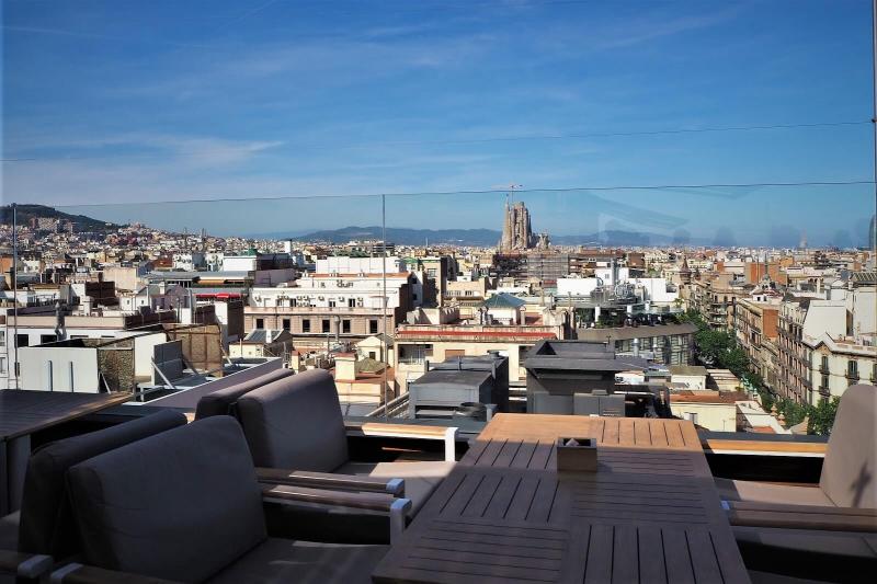 ルーフトップからはバルセロナのランドマークであるサグラダ・ファミリアの眺望をご覧いただけます