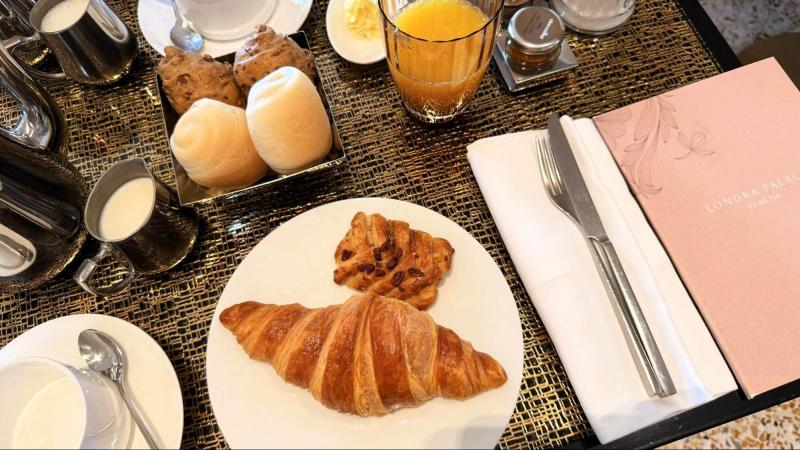 ロンドラ パレスでの朝食。最高のクロワッサンでした