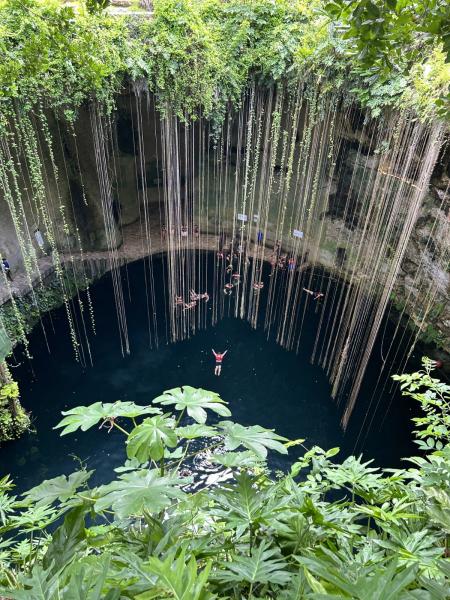 メキシコにある神秘の泉 グランセノーテにて