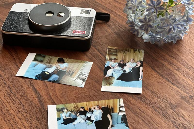 愛子さんが「チェキ導入したよ♪」と言って、最後に写真を撮ってくれました。1枚はミスショット…。令和風にカメラ目線ではないショットも撮っておきました。