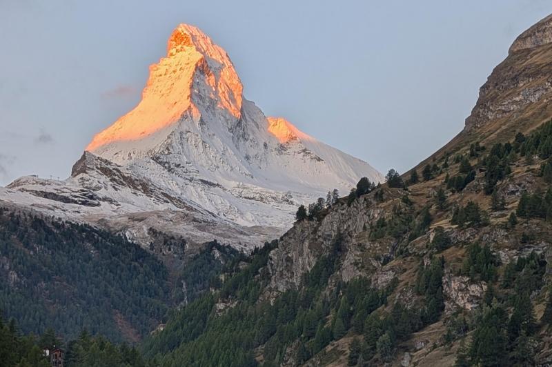 朝焼けのマッターホルン