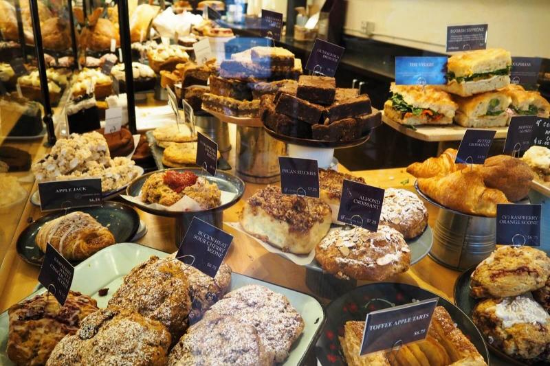 オシャレなカフェでコーヒーブレイク