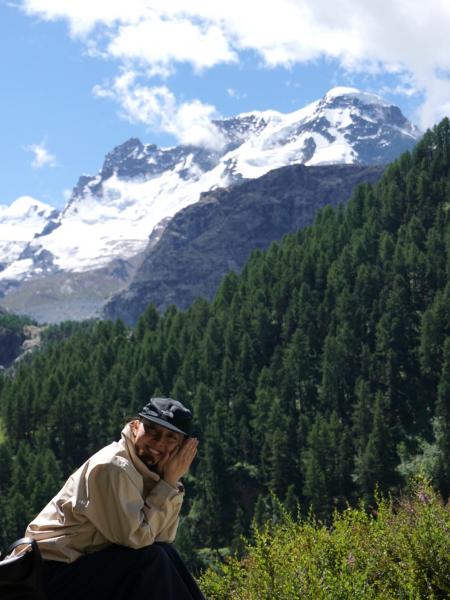 スイスの大自然の中のハイキングでの1枚