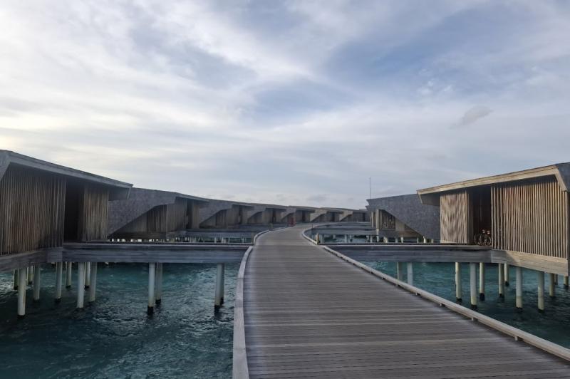 写真の桟橋の左側がサンセット、右側がサンライズ