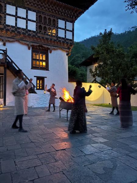 ダンスショー（不定期開催）