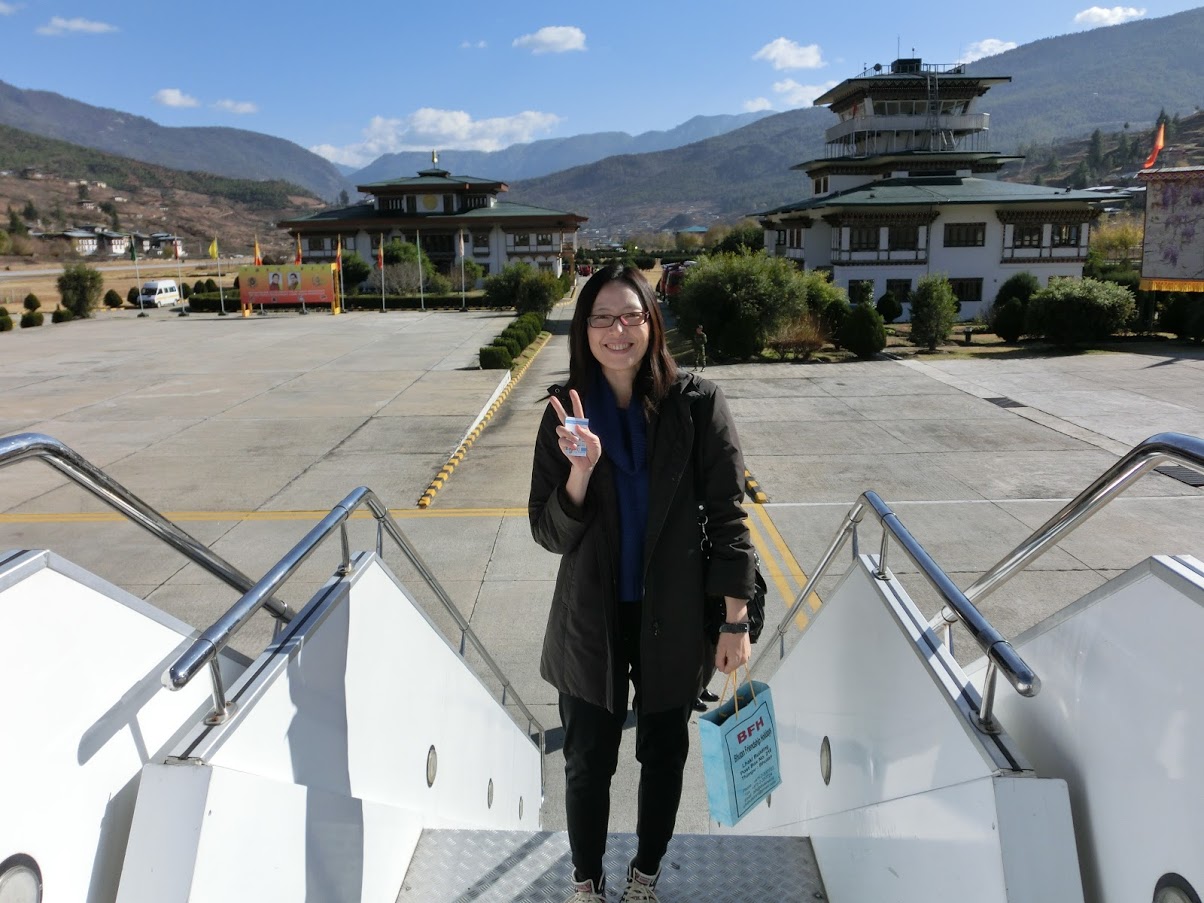 ブータンのパロ国際空港にて。国民の幸せ度No.1の国は、旅行者にとっても旅がしやすい優しい国でした。