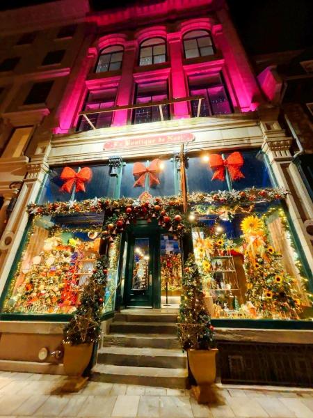 トッケビのロケ地でもある有名なクリスマスショップ。昼も夜も行きましたが、雰囲気が最高でした（ケベック シティ）