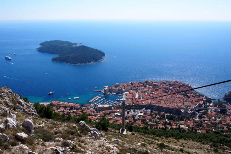 クロアチア、ドブロブニクの向こうに浮かぶ、ロクルム島