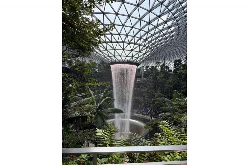 トランジット先のシンガポールでJewelにも行きました！