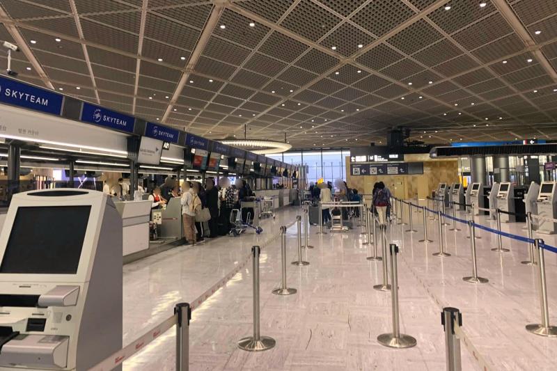 成田国際空港のチェックインカウンター。早めに着いたので空いていました！