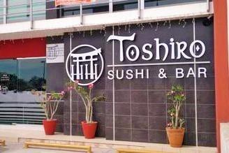 各国の美食家をうならせるのが、高級和食レストラン「TOSHIRO'S SUSHI BAR」です。