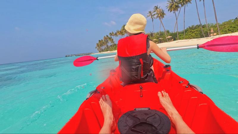 カヤックはスマホなど手で持つものはダメだったので、首につけられるカメラを持っていてよかったです