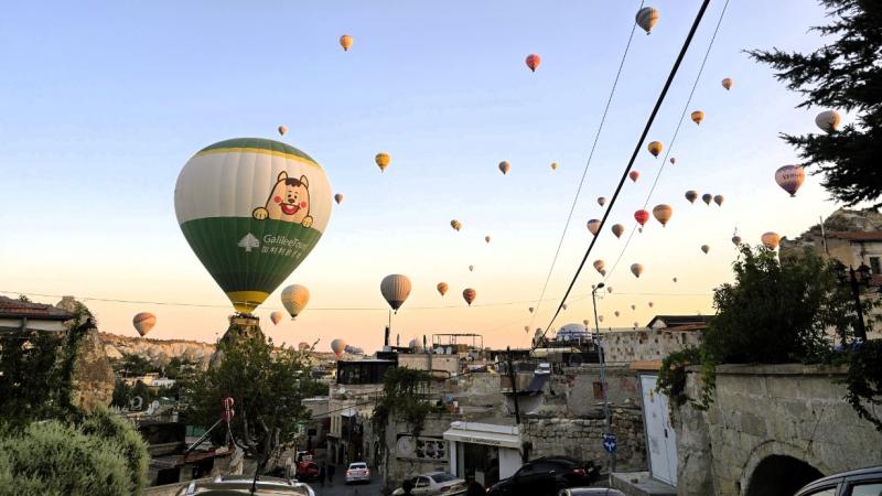 トルコのカッパドキアの夜明け
