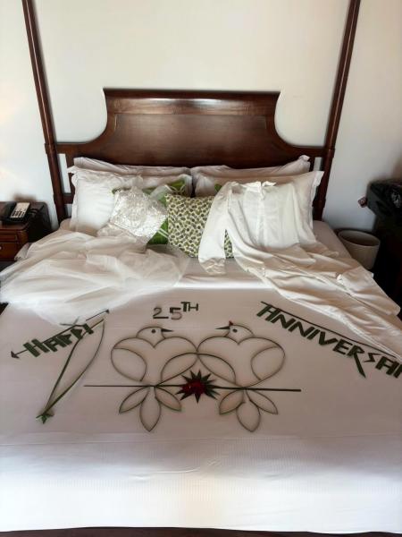 アニバーサリー仕様のベットメイキング（モルディブ）