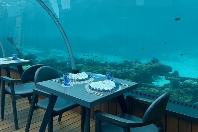 念願の水中レストランでランチ