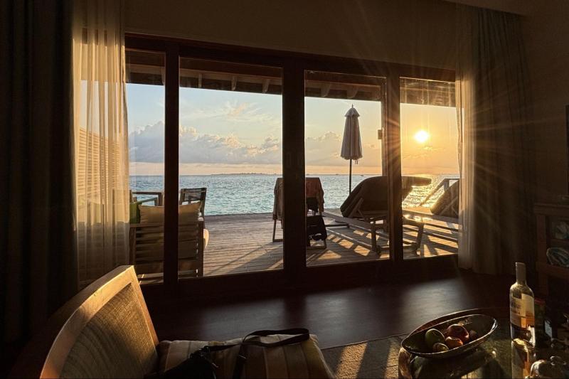 水上ヴィラからのサンライズ