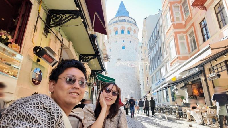 ガラタ塔を背景に（イスタンブール）