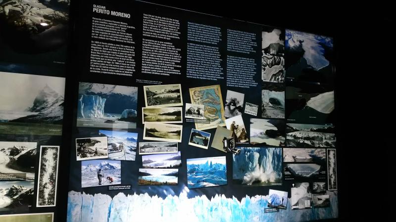 ペリトモレノ氷河がボードで詳しく説明されています