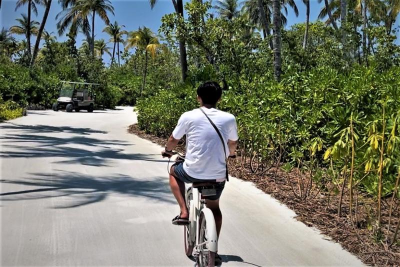 島内の移動はバギーを呼ぶか自転車で♪