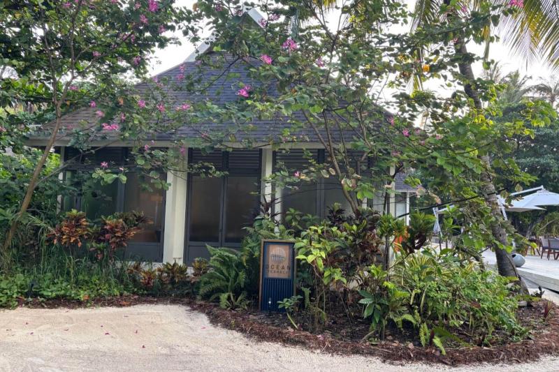 メインレストランのオーシャンテラス