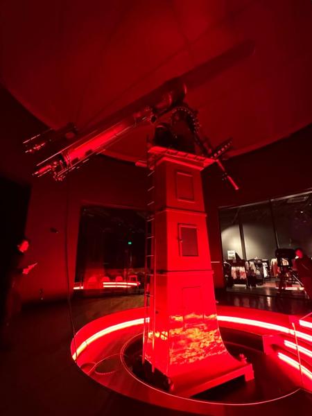 ダークスカイプロジェクトの屋内ツアーで見た望遠鏡