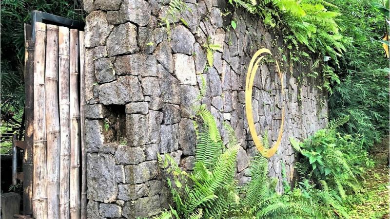 オリジンズの頭文字Oがモチーフの壁
