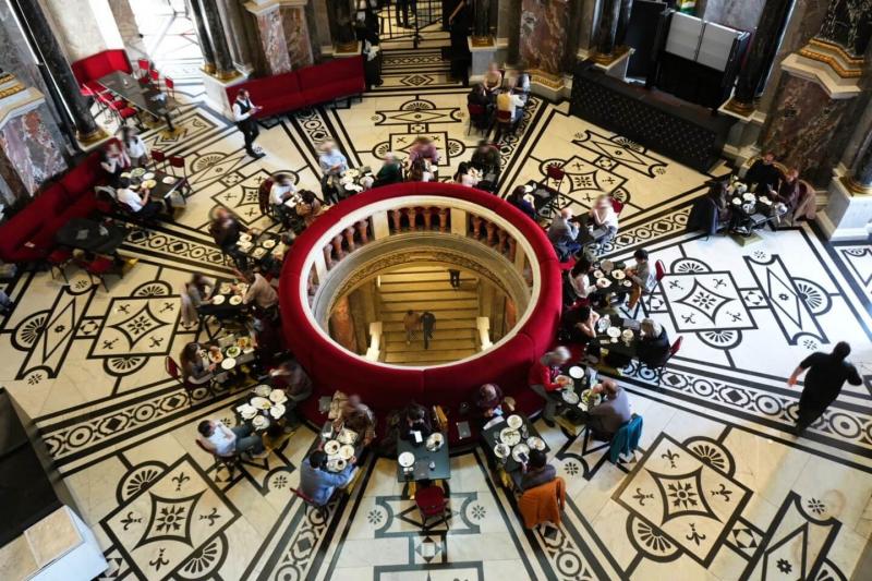 美術史美術館内にあるカフェ。世界一美しいと言われるカフェのひとつ