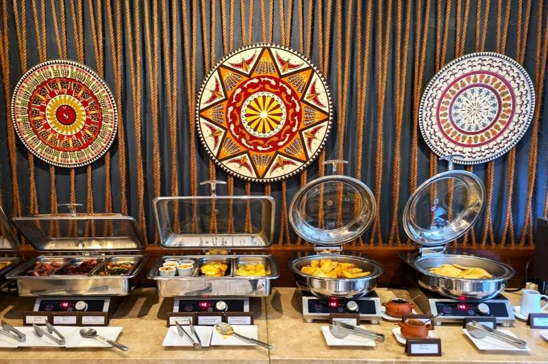 パンケーキやフレンチトースト、ソーセージといった温かい料理のコーナー