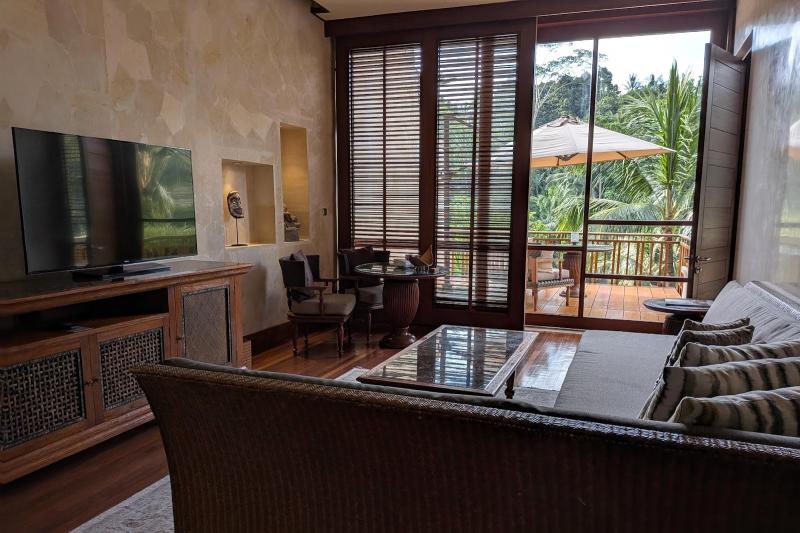 リビングルームも広々、家族団らんの時間を過ごせます