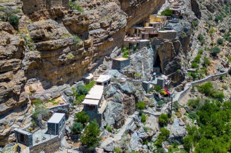 古代の村を巡るハイキング