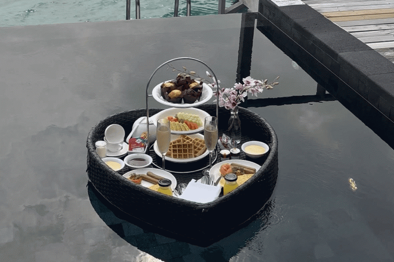 2日目の朝ご飯は、フローティングブレックファースト