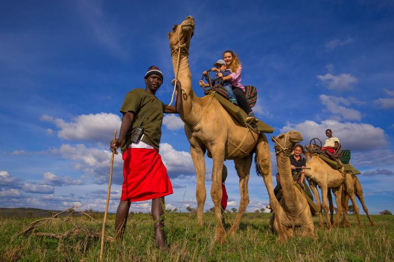 キャメルサファリ　©Elewana Loisaba Tented Camp, Kenya by Mario Moreno