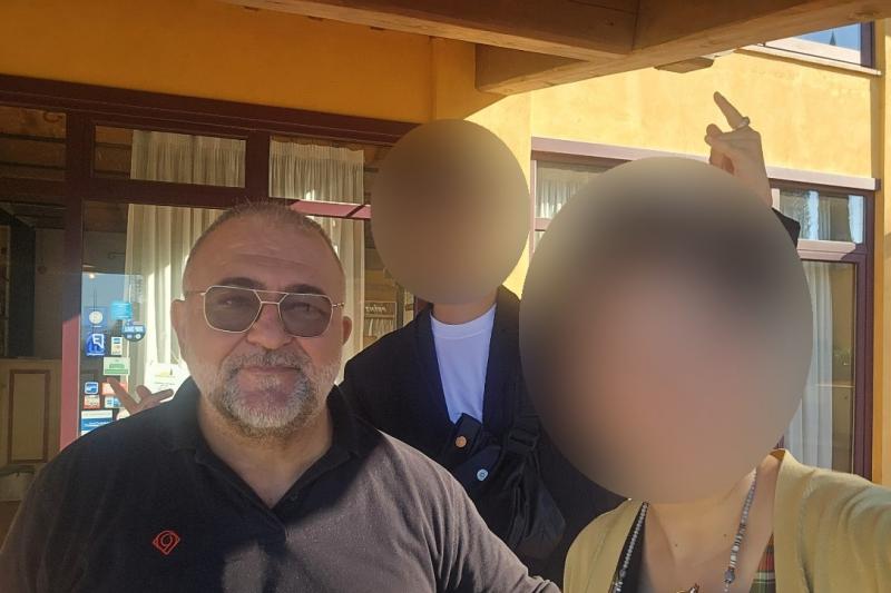 トスカーナのホテル、イル ボルゴ ディ ヴィラ カステレッティのマネージャーさんと （写真右）