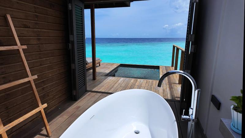 こちらも海を見渡せる屋外のバスタブです