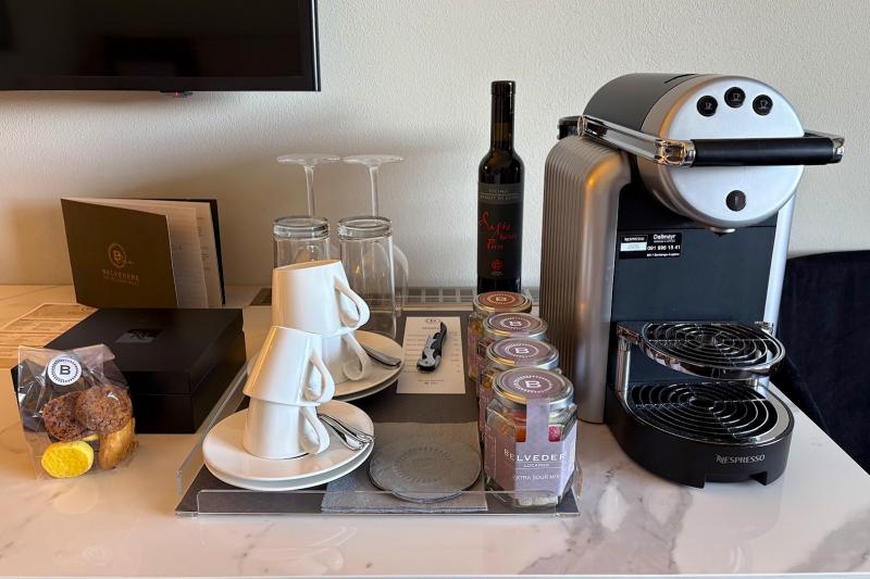 コーヒーマシーンはネスプレッソ（スイスですから！）