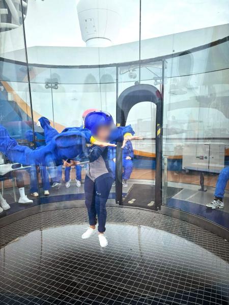 クルーズ内でアイフライ体験（室内のスカイダイビング）