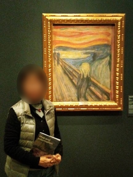 国立美術館でムンクの『叫び』とともに（ノルウェー・オスロ）