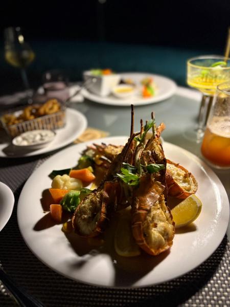 「Meeru Bar and Grill」でのディナー（ロブスター）
