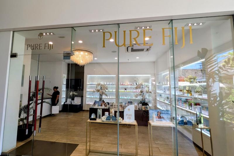 品揃え豊富なPURE FIJIのショップ