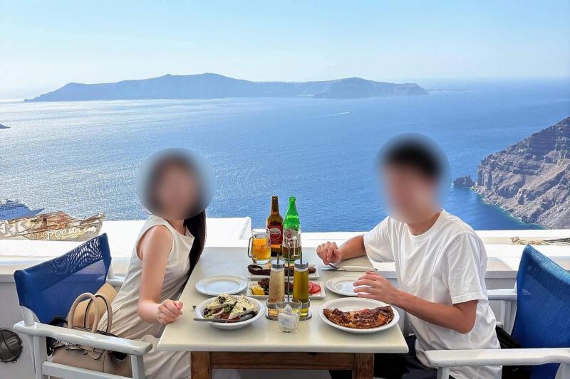 サントリーニ島でのレストランにて