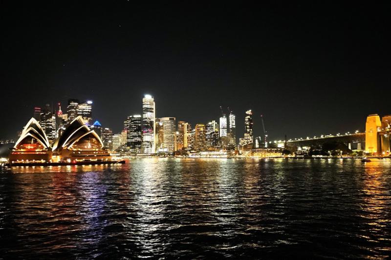 クルーズ船からみるシドニーの夜景