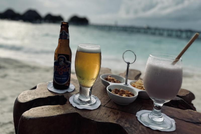 ビーチでアフタヌーンティー